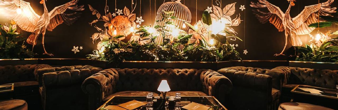 Hannelore - Bar & Living Room