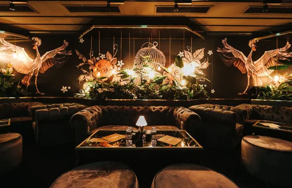 Hannelore - Bar & Living Room