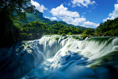 Yinlian Zhuitan Waterfall