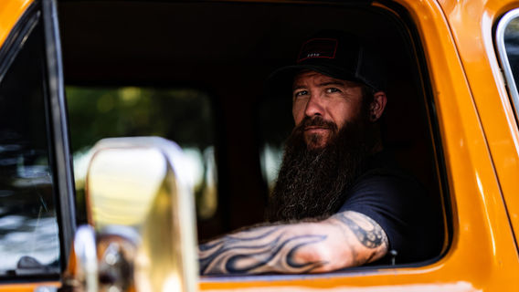 Cody Jinks <The Hippies and Cowboys> Tour