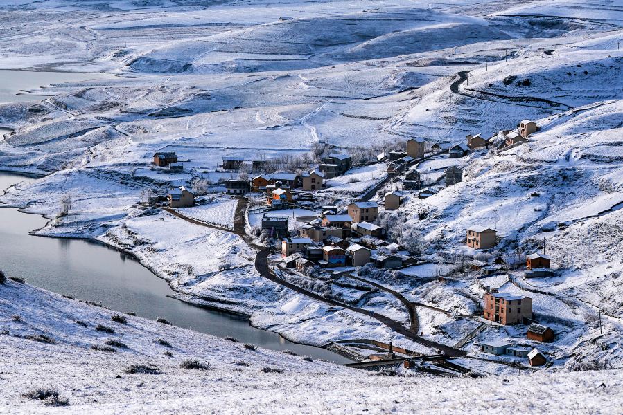 Tengchong to Zhaotong Flights