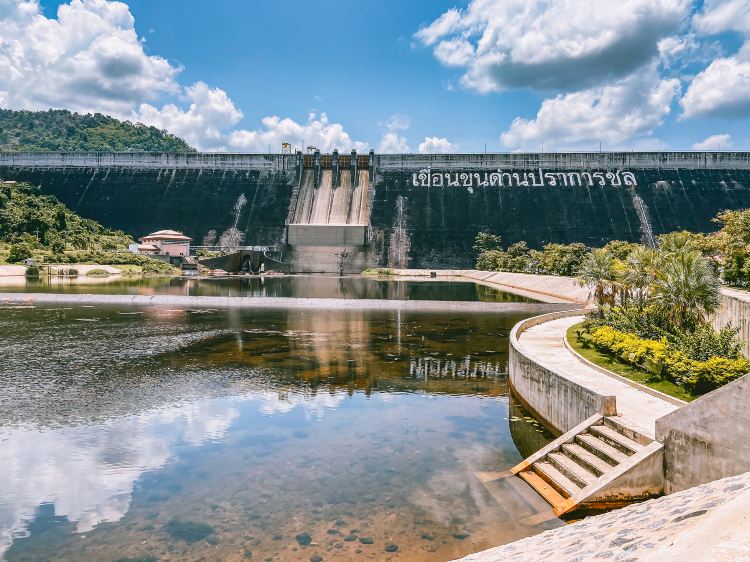 เขื่อนขุนด่านปราการชล