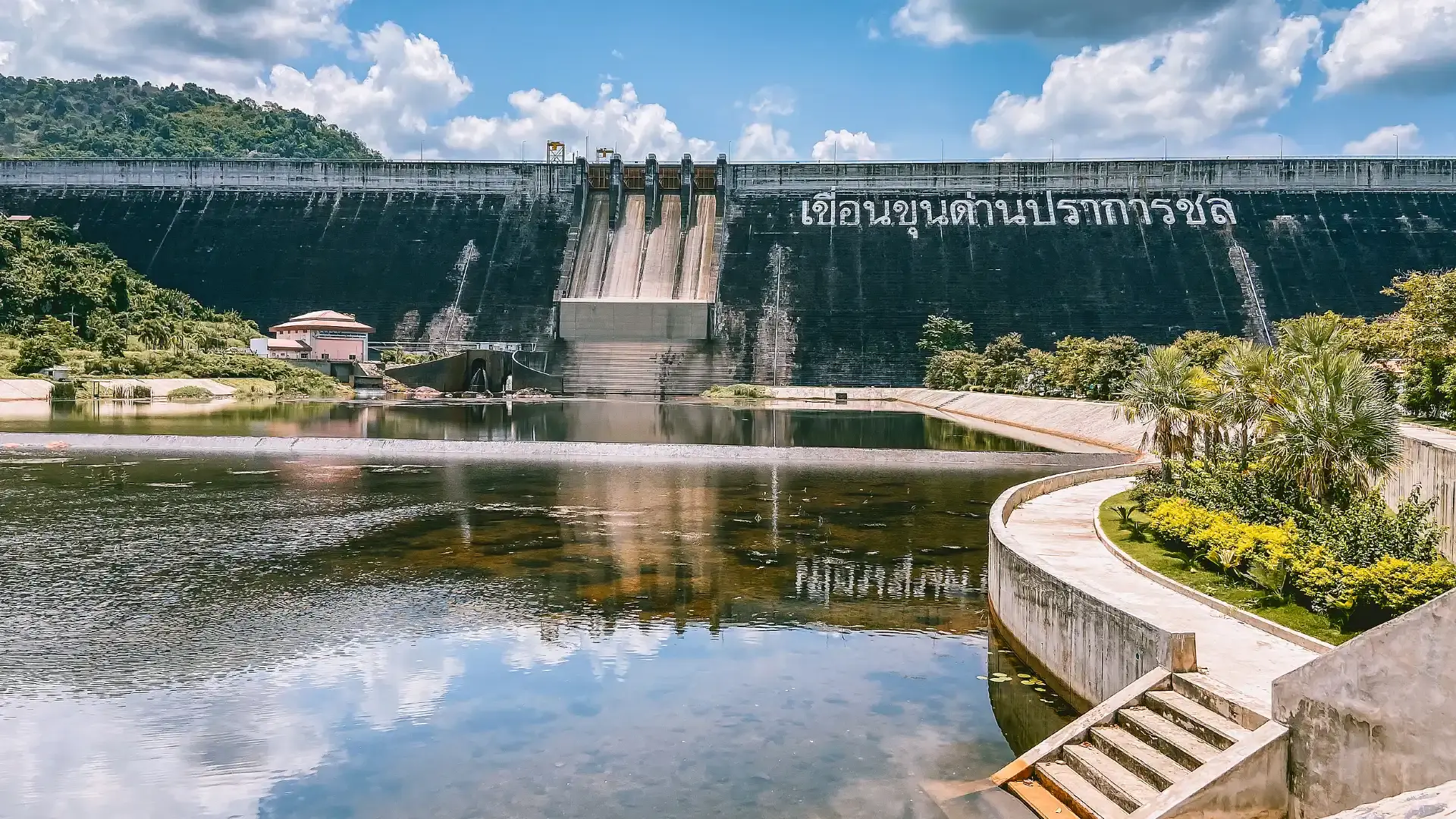 โรงแรมใกล้เขื่อนขุนด่านปราการชล