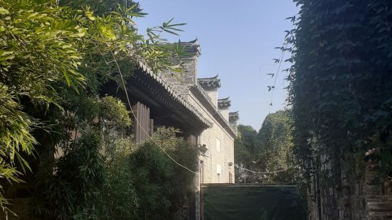 水街，靠近南京市老门东历史街区的武定门城墙那里，相比老门东牌