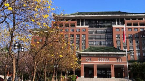 论自然风光而言，广州最美的校园非华南农业大学莫属。全国各地这