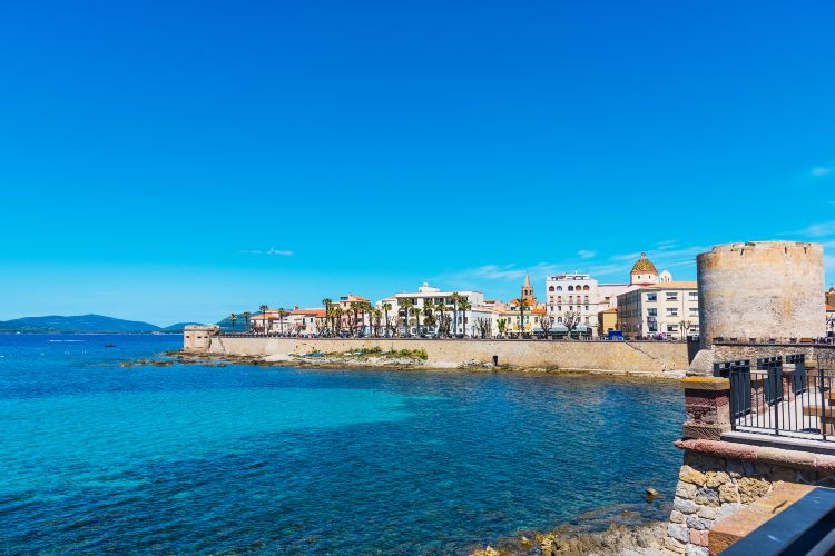 Compare 5 airports near Sassari