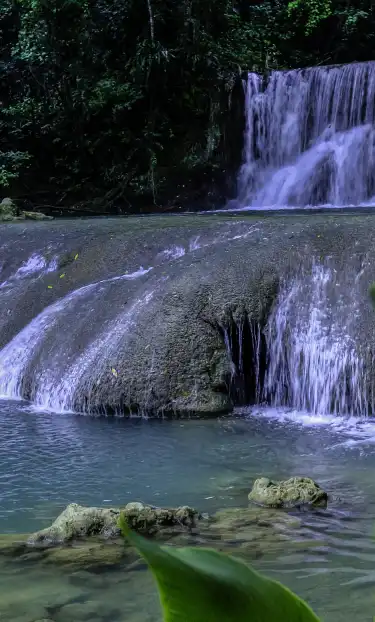 โรงแรมในเนกริล