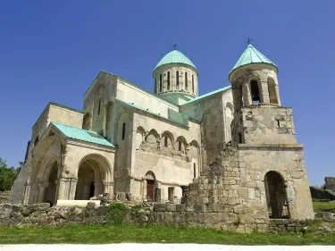 Ruins of the Bagrati Cathedral and Bagrati Palace-citadel Kutaisi otelleri