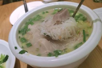 半月山温泉酒店二楼中餐厅