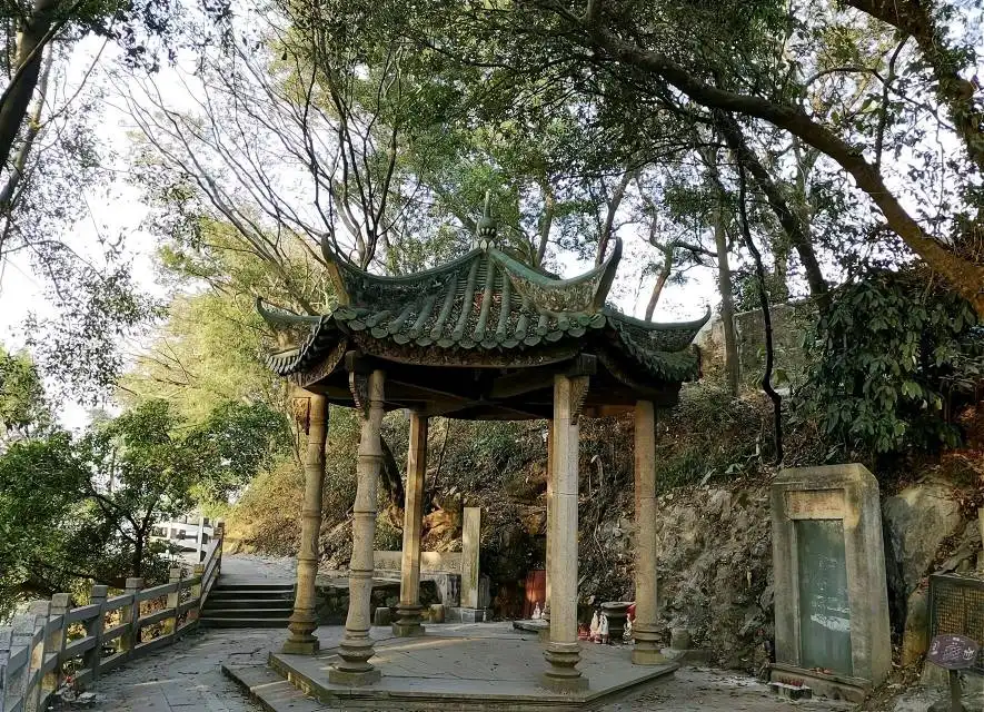Hotels near Dongpo Pavilion