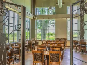 The Vines Restaurant - Cooper's Hawk Vineyards