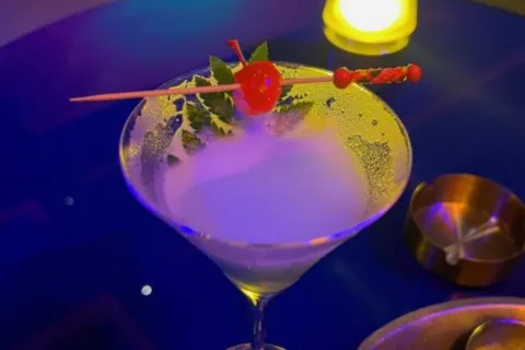 AURA CLUB