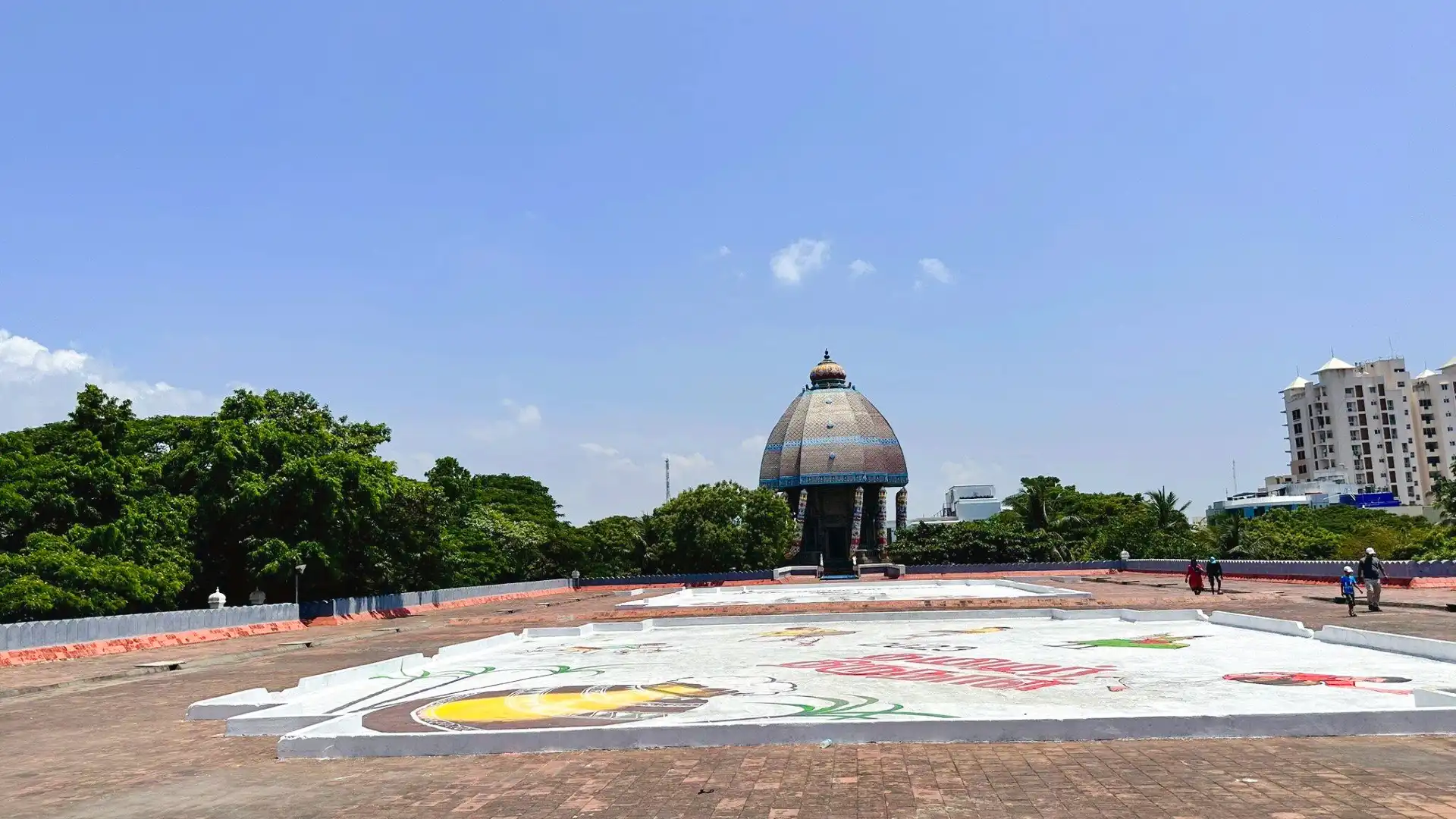 Hotels near Valluvar Kottam