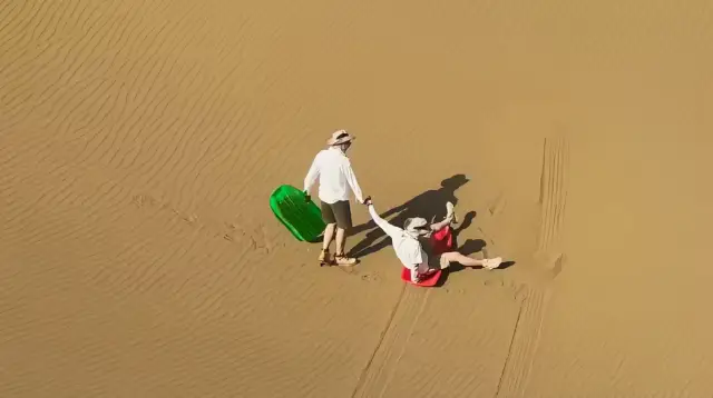 Sandboarding in Turpan