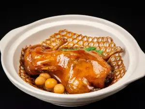 武汉二妃山庄湖畔花园酒店(光谷生物城科技会展中心店)·醉河鲜·非遗湖北菜