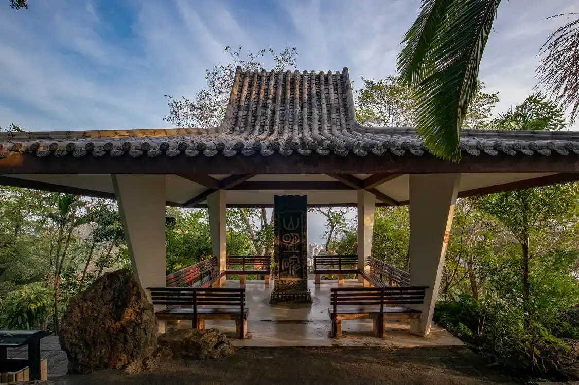 Hotels near Kiosk, Luhuitou Scenic Area