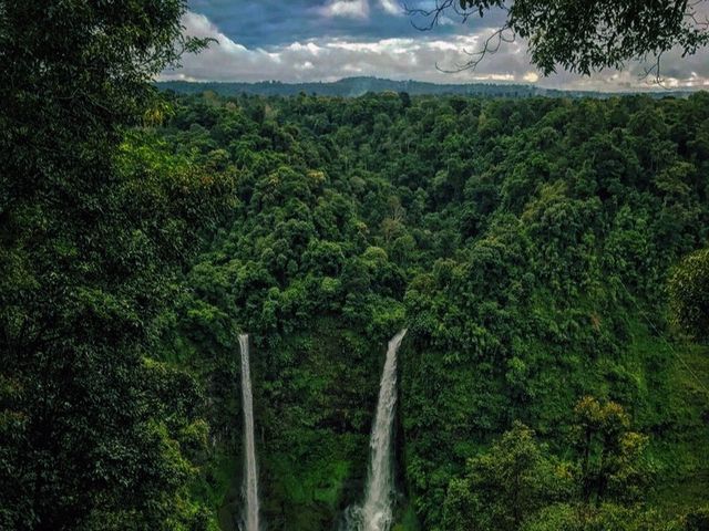 Majestic twin waterfall 