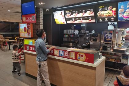 麦当劳(建水小桂湖店)