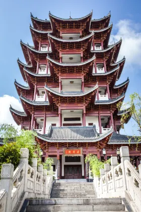 Hotels near Ankangshi Cang Yijiao Museum