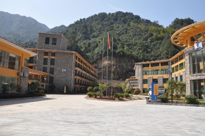 卧龙国际酒店(餐饮部)