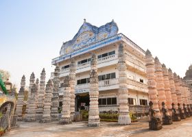 Hotel berhampiran Phra Kittikhun Somboon Buri Ram Church