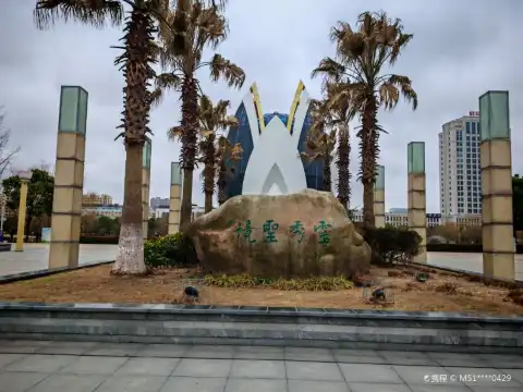 Hotels near Lingxiu Park