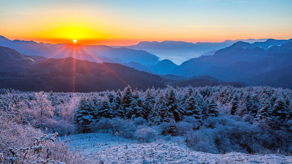 Sunrise Sightseeing in Leshan