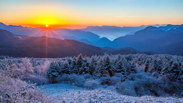 Sunrise Sightseeing in Leshan