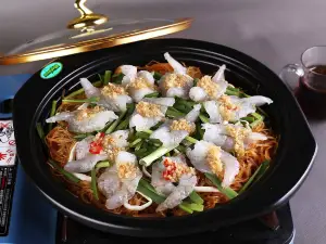村里人家炖菜馆(东联店)
