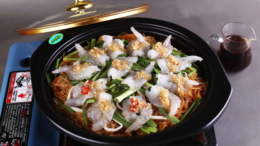 村里人家炖菜馆(东联店)