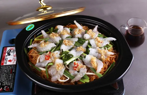 村裡人家燉菜館東聯店