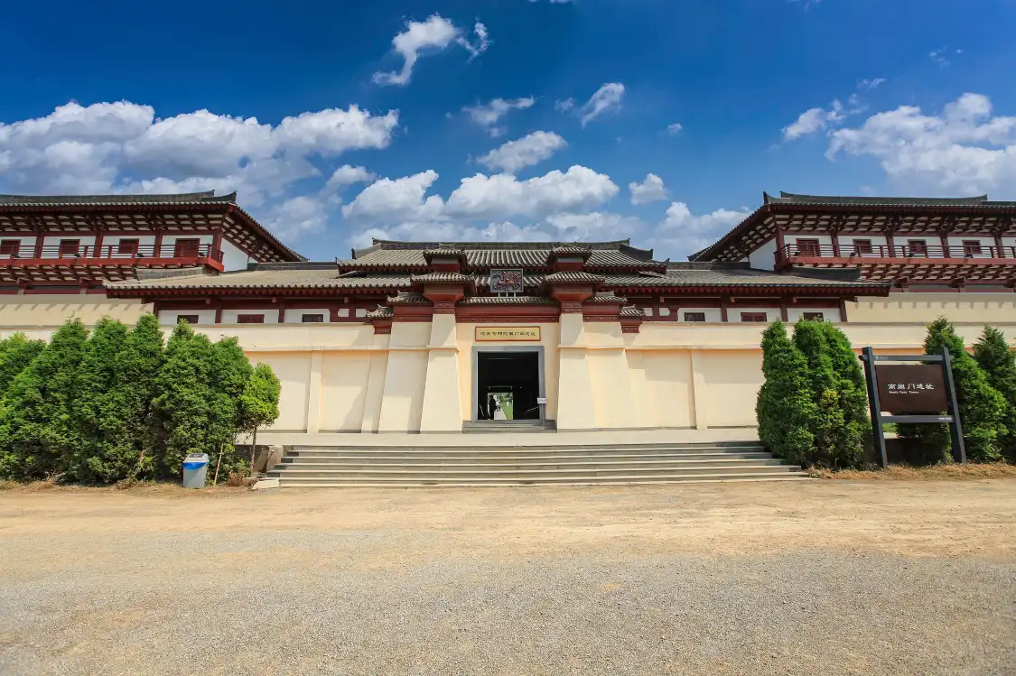 Hotels near Han Yangling National Archaeological Site Park