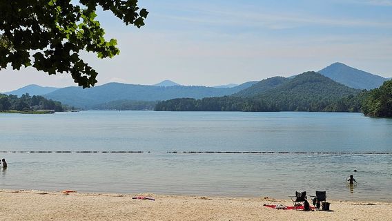 Lake Chatuge Beach