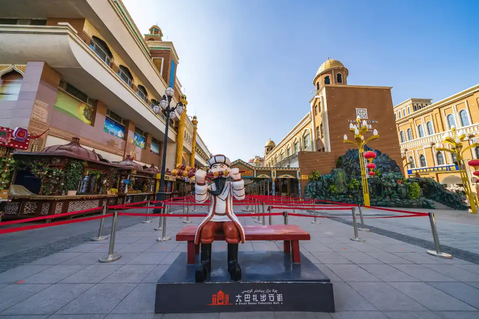 1_Xinjiang International Grand Bazaar Pedestrian Street