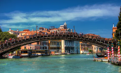 สะพานอัคคาเดเมีย