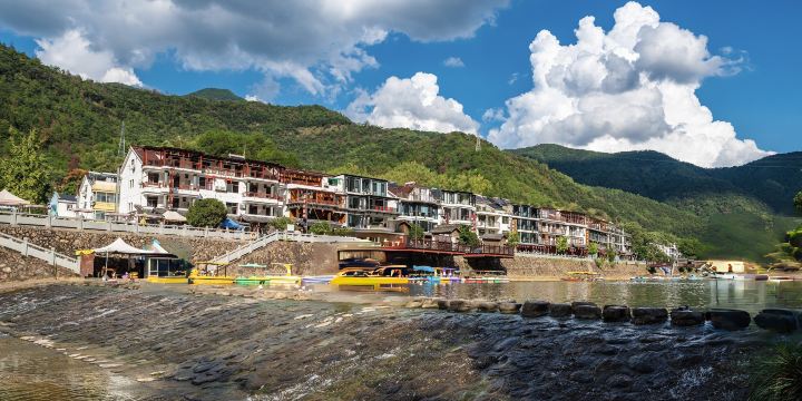 Luci Village