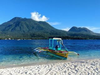 “gemstone of Camiguin Island”
Mantigue Island is a very small island located of the coast of volcanic island province of Camiguin, it is about 4 hectares of greenery fringed with a gleaming white beach of powdery coral sand. 

you can reach here by riding a small pump boat usually tourists only spend hours here. i highly recommend you to spend a day here, sunbathing, relaxing, swimming and snorkeling or even meditating. it’s the best place to do it. trust me.
#newphotographer#travelinspiration#scenicspotguide#unforgettableexperiences#mynovgetaway#awesomepic#instagramworthydestinations