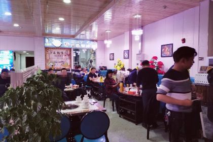 伊清轩石锅鱼(门源店)