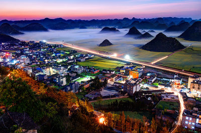 Excursion au coucher du soleil à Luopingxian