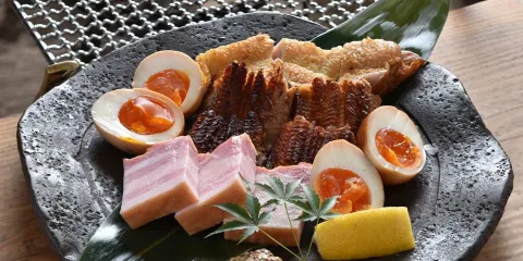 Seasonal Dishes and Grilled Food "Tsukiakari"