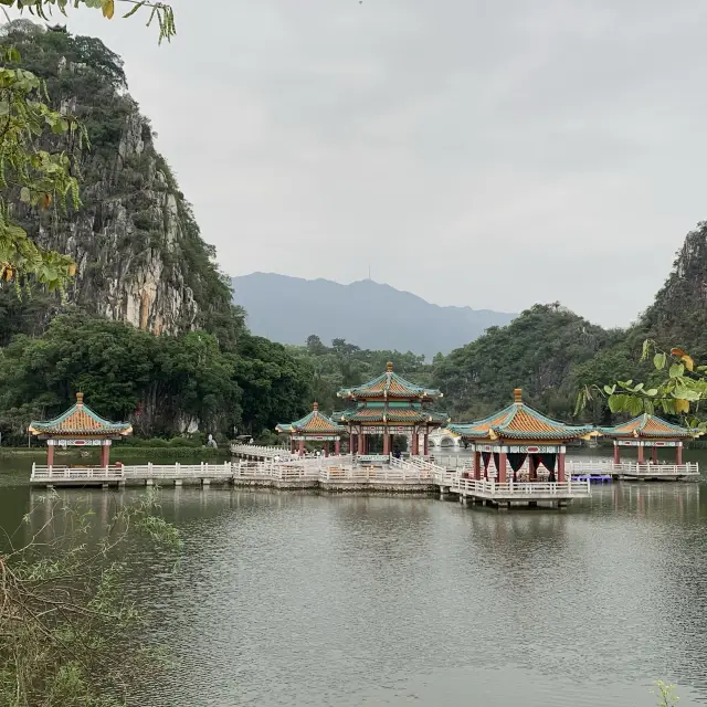 Zhaoqing: Qixingyan Scenic Area