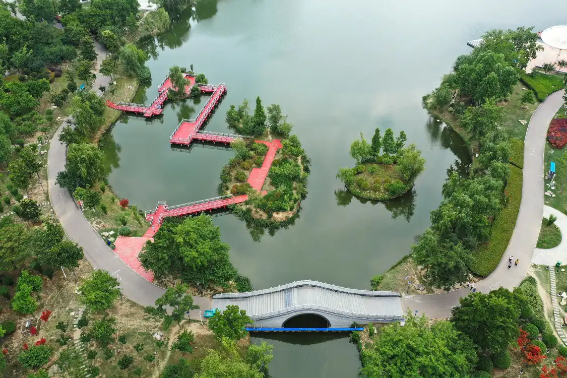 Hotels near Mengdiehu Park