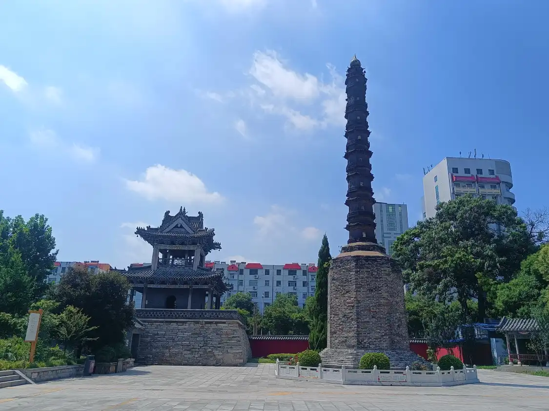 Hotels near Tieta Tample