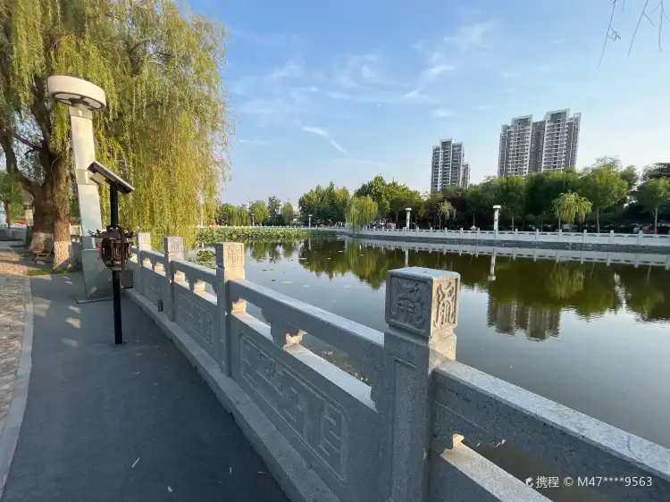 Hotels near Longze Lake Park
