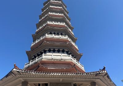 Cien Pagoda