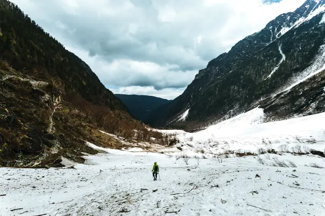 Hiking in Meili Snow Mountain