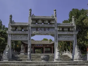 Wolong Hill