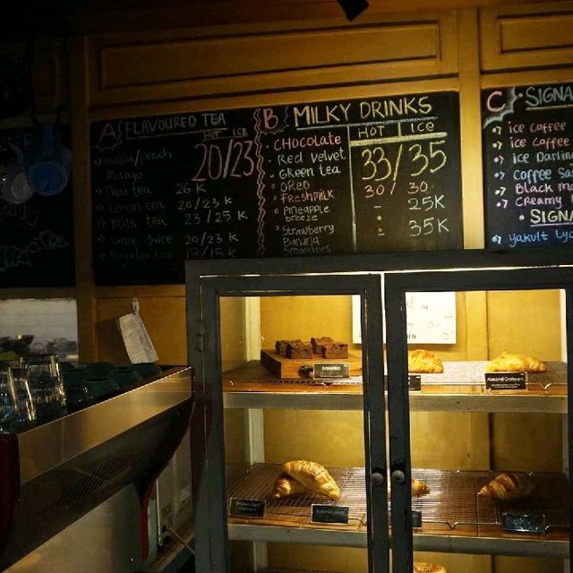 Small green coffee shop, Darling Habit