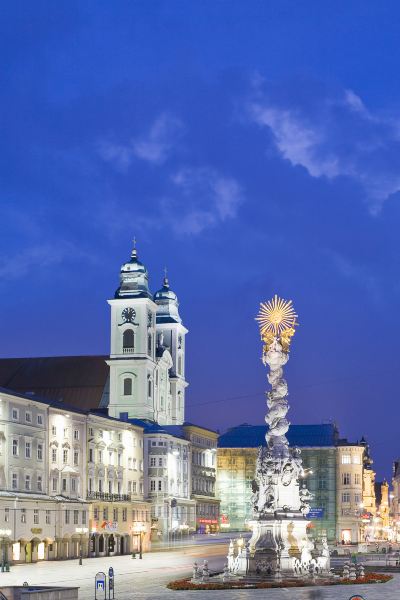 Las Vegas to Linz Flights