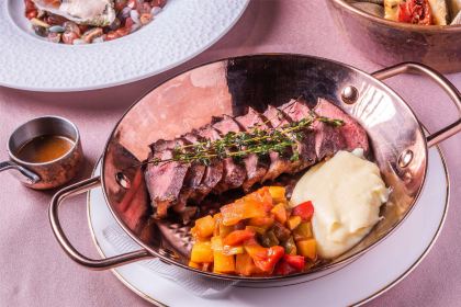 Large Eight Italy Lounge&Restaurant